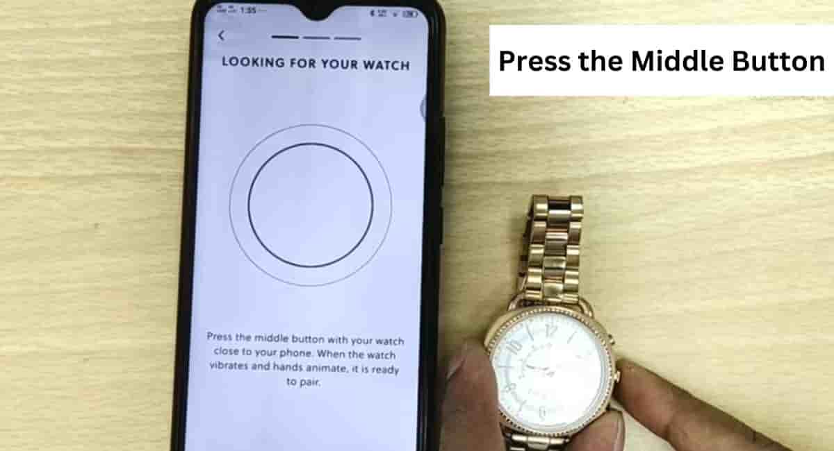 press middle button of Fossil Hybrid Smartwatch